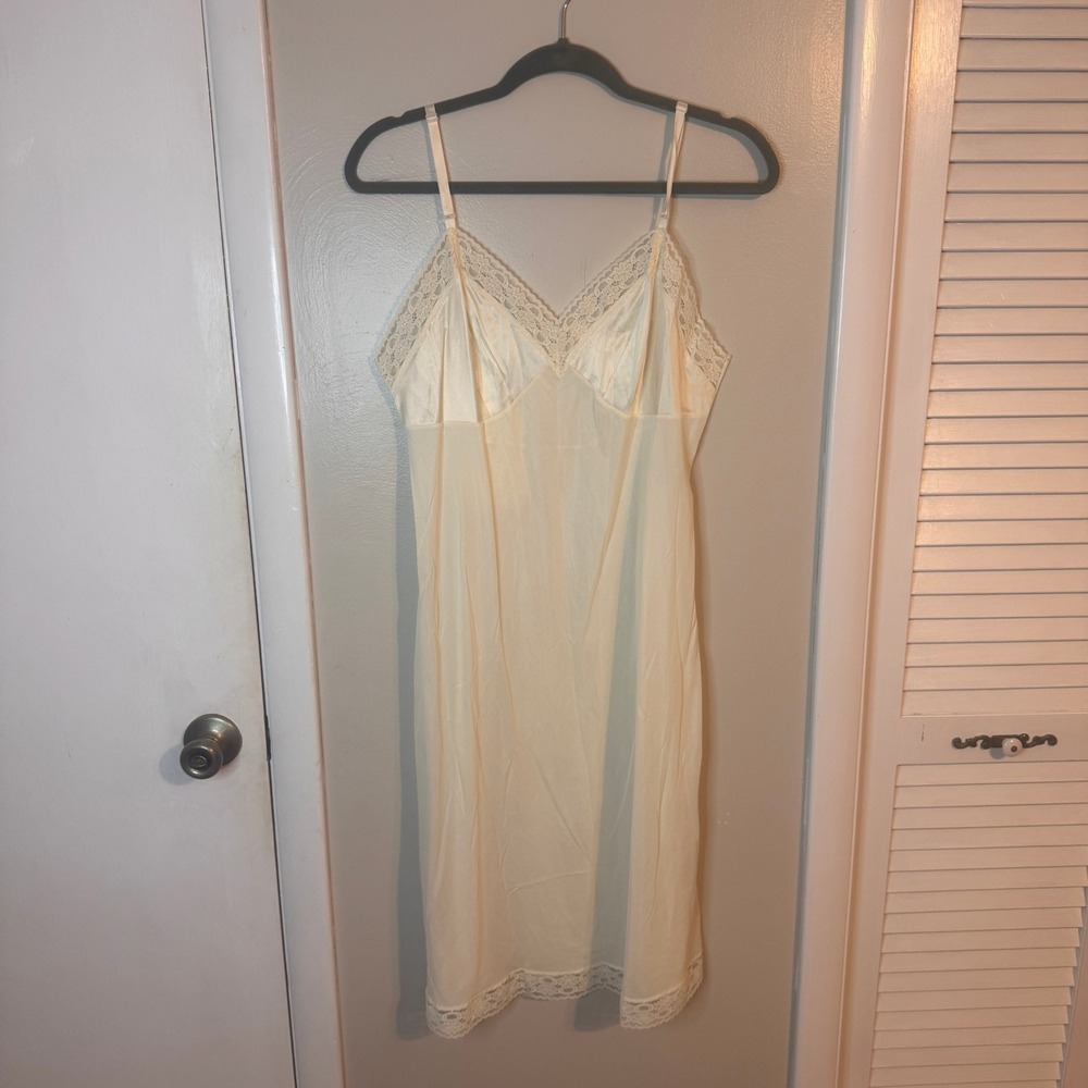 Vintage Vanity Womens Fair Ivory Nightgown‎ Nightie SZ 38